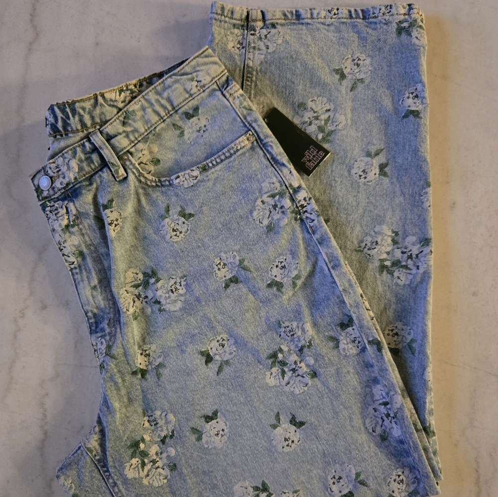 Size 17 NWT Women's 90's Relaxed Straight Jeans - Wild Fable - Light Blue Floral - Picture 9 of 11